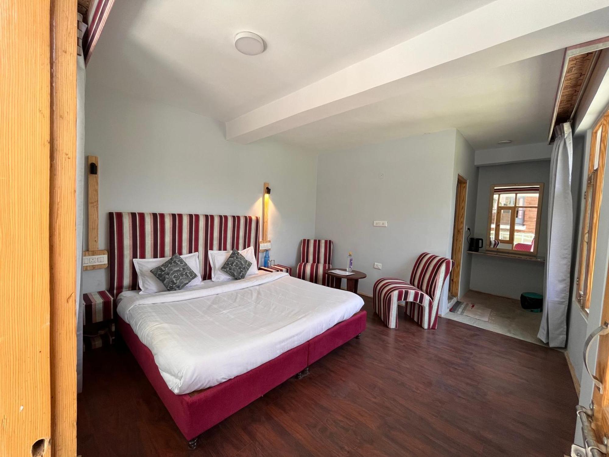 Hotel English Rose, #Personal Parking, #Petfriendly, #Garden, #Bonfire Under The Stars Manāli Екстериор снимка