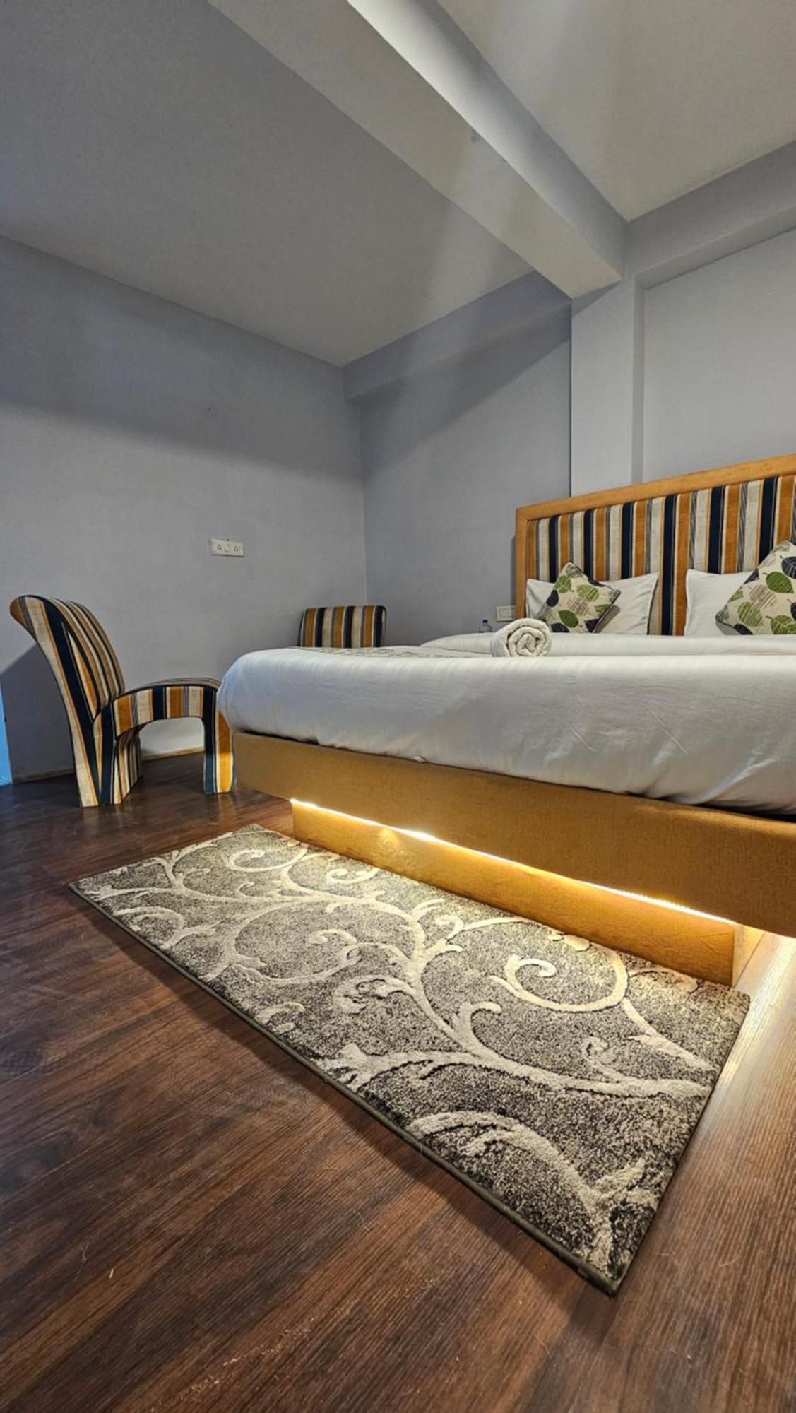 Hotel English Rose, #Personal Parking, #Petfriendly, #Garden, #Bonfire Under The Stars Manāli Екстериор снимка
