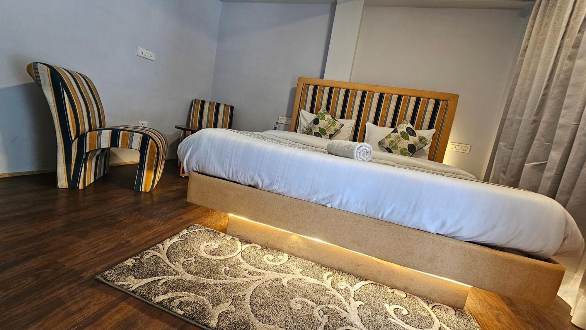 Hotel English Rose, #Personal Parking, #Petfriendly, #Garden, #Bonfire Under The Stars Manāli Екстериор снимка